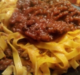RICETTA TAGLIATELLA AL RAGU’